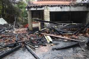 Πάτρα: Ελεύθεροι οι δύο νέοι που είχαν προφυλακιστεί για τη φωτιά στο Γηροκομείο