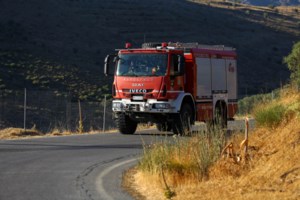 Μεγάλη φωτιά στα Κύθηρα: Ισχυροί άνεμοι 8 μποφόρ στην περιοχή [εικόνες] - εικόνα 2