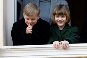 Δυσάρεστα για τη Σαρλίν: Ο διασυρμός από ιερέα που κατηγορείται για παιδική πορνογραφία και ο κίνδυνος για τα δίδυμα - εικόνα 5