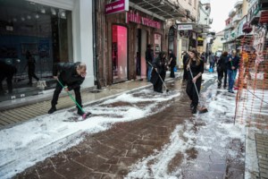 Μεγάλες καταστροφές στη Θάσο από την κακοκαιρία - Εγκλωβίστηκαν δύο γυναίκες, παρασύρθηκαν ΙΧ [εικόνες - βίντεο] - εικόνα 16