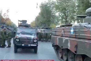 Το μήνυμα του πιλότου του F-16 στην παρέλαση: Είμαστε και θα παραμένουμε έτοιμοι - Τιμή σε εκείνους που φυλλάτουν Θερμοπύλες - εικόνα 7