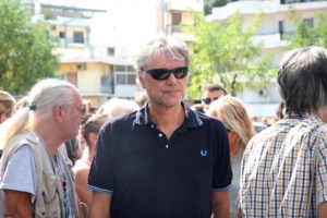 Φωκίδα: Σοβαρός τραυματισμός 4χρονου από το δυνατό μπουρίνι - Τον χτύπησε στο κεφάλι σανίδα sup