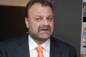 Δύσκολες ώρες για τον Λάζαρο Λασκαρίδη: Παλεύει για τη ζωή του - Είναι 6η ημέρα διασωληνωμένος - εικόνα 2