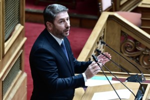 Ο Ανδρουλάκης στα γενέθλια της Ιακωβίνας από τη Νάξο: Έσβησε κεράκια σε τούρτα ΠΑΣΟΚ [βίντεο]