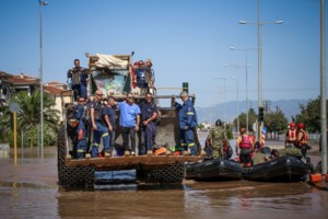 Λάρισα: Τάση υποχώρησης της στάθμης του νερού στον Πηνειού - Παραμένουν τα προβλήματα από την πλημμύρα