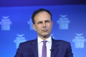 Αλέξης Πατέλης: Είμαι κι εγώ παντρεμένος στο εξωτερικό με τον σύντροφό μου - Η ισότητα στον γάμο θα έρθει στη Βουλή
