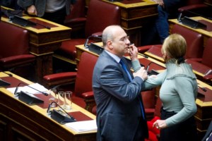 Πιπιλή για επεισόδιο στη Βουλή: "Ήθελα να πω στον Αβραμάκη ότι είναι ένας χυδαίος χρυσαυγίτης του ΣΥΡΙΖΑ" [Βίντεο]