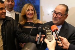 Θύμα απάτης ο Βασίλης Καρράς: Του έκαναν photoshop για προϊόν αδυνατίσματος- Μήνυση από τον δημοφιλή τραγουδιστή - εικόνα 2