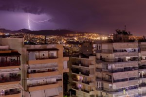 Αστατος ο καιρός σήμερα - Σε ποιες περιοχές θα "χτυπήσουν" τα έντονα καιρικά φαινόμενα