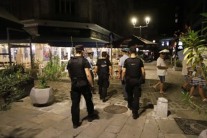 Επεισοδιακός έλεγχος σε ταβέρνα στην Κρήτη: Είχαν μουσική στη διαπασών και επιτέθηκαν στην... αστυνομία [ίντεο]