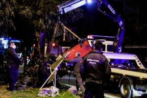 Αλεξανδρούπολη: Γλίτωσαν από θαύμα μετά την τρελή πορεία ΙΧ που έπεσε στην τζαμαρία [βίντεο]