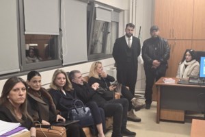 Κωνσταντοπούλου: Το βίντεο από το δικαστικό μέγαρο Λάρισας στις 00:25 – Η φωτογραφία με Καρυστιανού και Ρούτσι