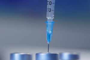 Άλμπερτ Μπουρλά: Και τρίτη δόση Pfizer μετά τους εννέα μήνες - Επανάληψη εμβολίου κάθε χρόνο