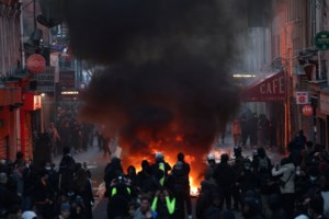 Χάος στη Γαλλία: "Χάσαμε τον έλεγχο στις διαδηλώσεις", παραδέχεται ο υπουργός Εσωτερικών - εικόνα 6