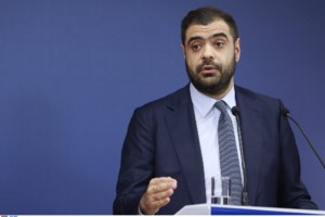 Απρόοπτο με τον Μητσοτάκη: Η στιγμή που αποχωρεί από τη Βουλή γιατί πονάει στη μέση - Η ενημέρωση από τον Τασούλα - εικόνα 5