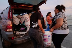 Φοβερές εικόνες από τo Reuters: Ο τυφώνας Ιντάλια απειλεί τη Φλόριντα - Εντολή εκκένωσης των δυτικών παραλίων