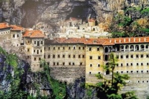 Νέες υπερπτήσεις τουρκικών F-16 πάνω από το Αγαθονήσι - Μία ημέρα μετά την επίσκεψη της Σακελλαροπούλου