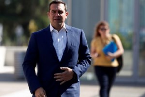 Τσίπρας στη Βουλή για υποκλοπές: Πολιτική στρουθοκάμηλος ο Μητσοτάκης, κρύβεται πίσω από το απόρρητο - εικόνα 2