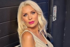 Μενεγάκη: "Δεν την περίμενε κανείς στο αεροδρόμιο, έφυγε με ταξί - Περίμενε καρτερικά στην ουρά"