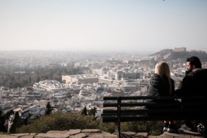 Καιρός: "Κοκτέιλ" βροχών και αφρικανικής σκόνης την Τετάρτη - Στους 20 βαθμούς ο υδράργυρος