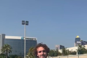 Ο Τσιτσιπάς έπεσε από την καρέκλα βλέποντας την Μπαντόσα - Έσκασε στα γέλια η πεθερά του