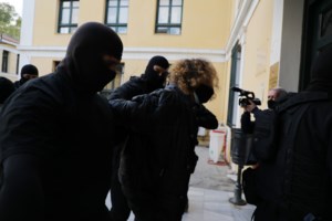 Νέα Σμύρνη: Αρνείται ο 30χρονος ότι έριξε τον αστυνομικό από το μηχανάκι - "Δεν ήμουν εκεί αλλά στη Δυτική Αττική"