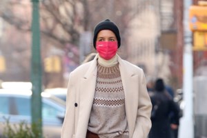 Παλτό σε παστέλ αποχρώσεις: Η Tόνια Σωτηροπούλου φόρεσε το πιο cozy oversized πανοφώρι στο Λονδίνο - εικόνα 3