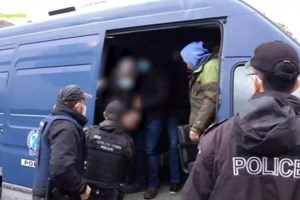 Σφίγγει ο κλοιός για τους "Θεματοφύλακες": Στο στόχαστρο Αντιτρομοκρατικής και ΕΥΠ η ομάδα ψεκασμένων και χρυσαυγιτών