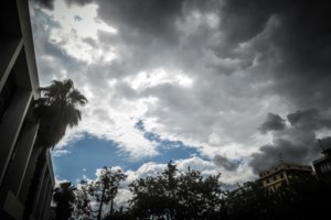 Meteo: Επιδεινώνεται από την Τρίτη ο καιρός - Πτώση θερμοκρασίας και ενίσχυση των ανέμων