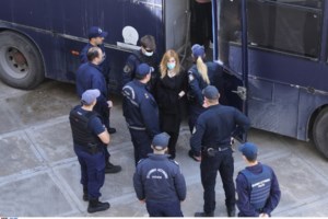 Απολογία Ρούλας Πισπιρίγκου για την Ίριδα: "Να μάθω από τι έφυγαν τα παιδιά"- Αναθεμάτισε την ώρα που παντρεύτηκε τον Μάνο - εικόνα 3