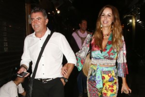 Ιωάννα Λίλη - Θοδωρής Ζαγοράκης: Συγκινημένοι στην αποφοίτηση της κόρης τους, Μαρίας [βίντεο] - εικόνα 2