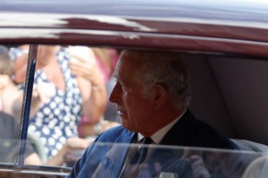 Κηδεία Ελισάβετ: Ηταν η τελευταία στην ουρά που έγινε δεκτή να αποχαιρετήσει τη βασίλισσα- Επαθε σοκ στην ανακοίνωση - εικόνα 2