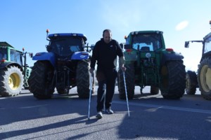 Σιμόπουλος: "Να ανοίξουν τα αγροτικά μπλόκα ακόμα και με βία - Να επέμβει η αστυνομία"