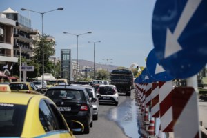 Ανετράπη φορτηγό στην Αθηνών-Λαμίας - Μόνο από την αριστερή λωρίδα η κίνηση των οχημάτων