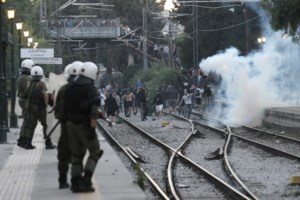 Απίστευτο περιστατικό στον Κορυδαλλό: Αγνωστος πυροβόλησε γυναίκες μέσα από αυτοκίνητο- Στο νοσοκομείο 3 παιδιά