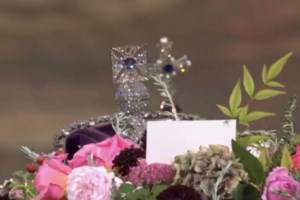 Βασίλισσα Ελισάβετ: Ο πλανήτης παρακολουθεί την κηδεία της - Κόσμος σε καφέ, μπαρ και πρεσβείες για να δει τη τελετή [εικόνες] - εικόνα 2