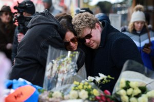 "Smoke on the Water": Οι ομοιότητες του διασημότερου τραγουδιού των Deep Purple με την τραγωδία στο Κραν Μοντανά