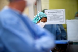 Ο "πόλεμος" της μάσκας: Τακτικές "Άγριας Δύσης" από τις ΗΠΑ για αγορές φορτίων - εικόνα 3