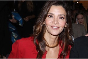 Βραδιά μόδας στο Κολωνάκι: Τo feminine ντεκολτέ της Ευγενίας Σαμαρά, τα σατέν και τα βελούδα - εικόνα 22