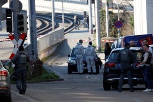 Συναγερμός στο Λονδίνο: Φορτηγάκι έπεσε σε πεζούς - Μία γυναίκα νεκρή - εικόνα 2