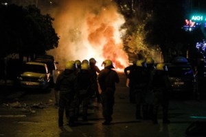 "Πόλεμος" για το πρωτοσέλιδο της ΕφΣυν για βασανιστήρια στη ΓΑΔΑ- Απολύτως ψευδές λέει η ΕΛΑΣ - εικόνα 2