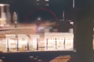 Πανεπιστημίου: "Δεν φαινόταν μεθυσμένος, δεν το έκανε επίτηδες" - Τι λέει η αδερφή του οδηγού που παρέσυρε πεζό και μηχανάκι