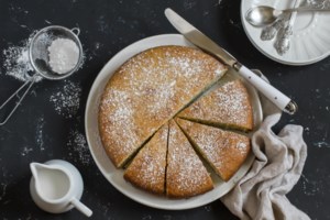 Συνταγή για ζουμερό νηστίσιμο κέικ με σοκολάτα και φουντούκια, χωρίς γλουτένη - εικόνα 2