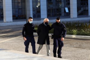 Δίκη ψευτογιατρού: Μας έλεγε ότι θα γίνει καλά και όταν πέθανε, μας είπε ένα ξερό "ζωή σε σάς" - Του δώσαμε 6.000€ για... βότανα Πηλίου - εικόνα 2