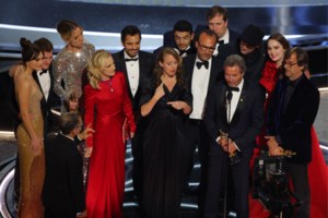 Φιόγκοι, στρας και μπόλικο κιτς: Η βασίλισσα των Όσκαρ, τα κιτς και οι αδιάφορες - εικόνα 34