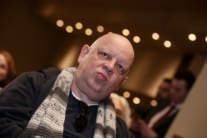 Θανάσης Μαυρίδης: Περπατά ξανά 3 εβδομάδες μετά την εισαγωγή του στη ΜΕΘ