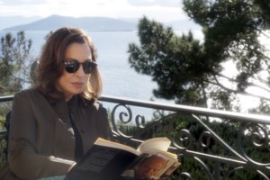 Εφυγε από τη ζωή στα 43 της η ηθοποιός Εμιλυ Ντεκέν - Έπασχε από σπάνια μορφή καρκίνου