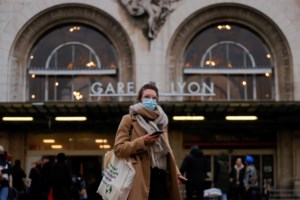 ΠΟΥ για Όμικρον: Περισσότερη έρευνα για την αποτελεσματικότητα των εμβολίων - εικόνα 2