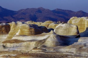 Την Πολεοδομία Μήλου "δείχνει" το Υπουργείο Τουρισμού για το σκάνδαλο με το ξενοδοχείο στο Σαρακήνικο