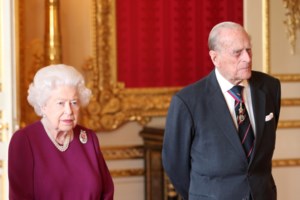 Ο πρίγκιπας Φίλιππος θα παραμείνει στο νοσοκομείο το Σαββατοκύριακο - εικόνα 2